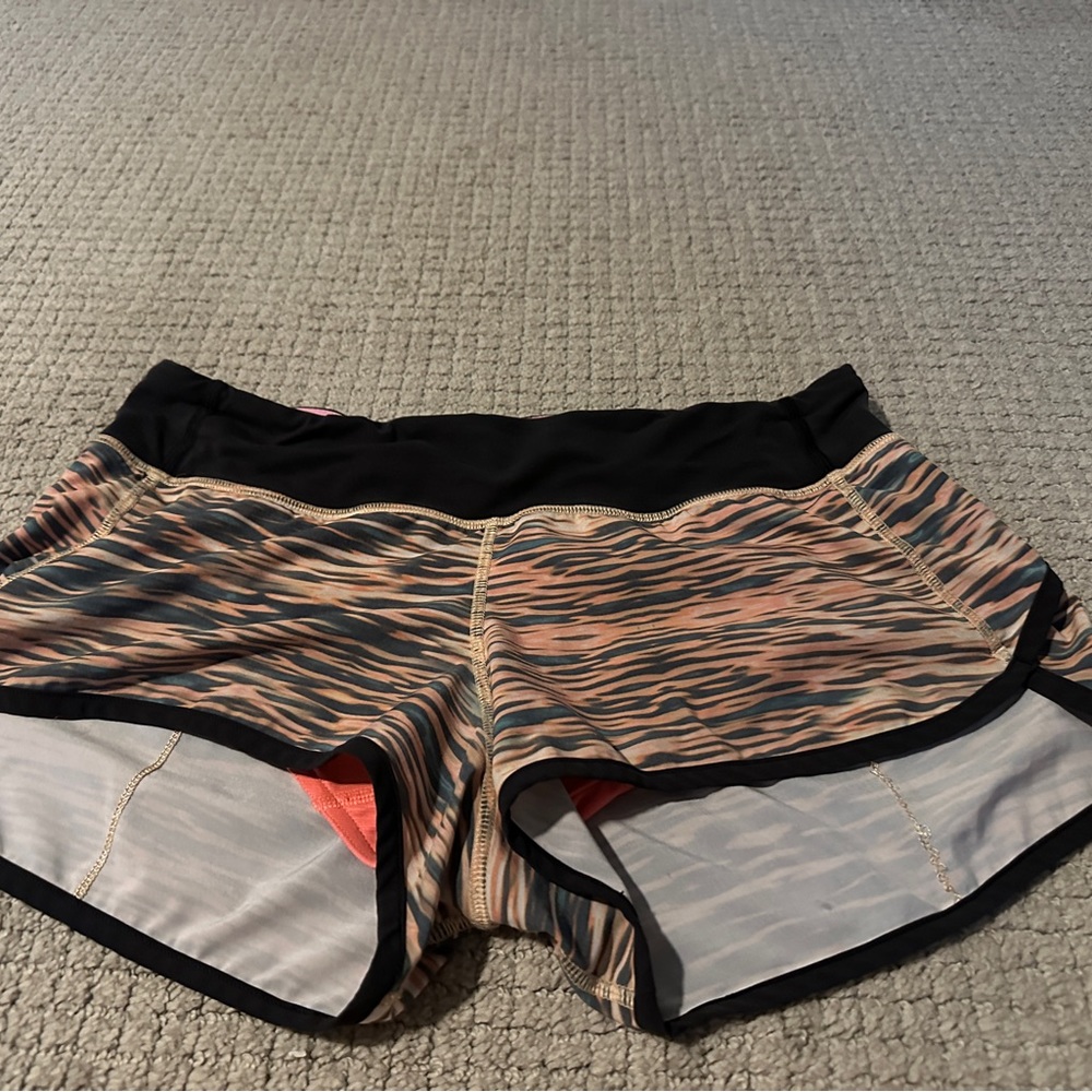 Lululemon Speed Up 2.5” Size 6